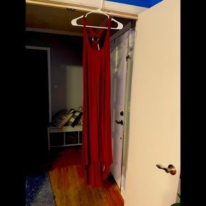 Sleeveless hi-lo dress.